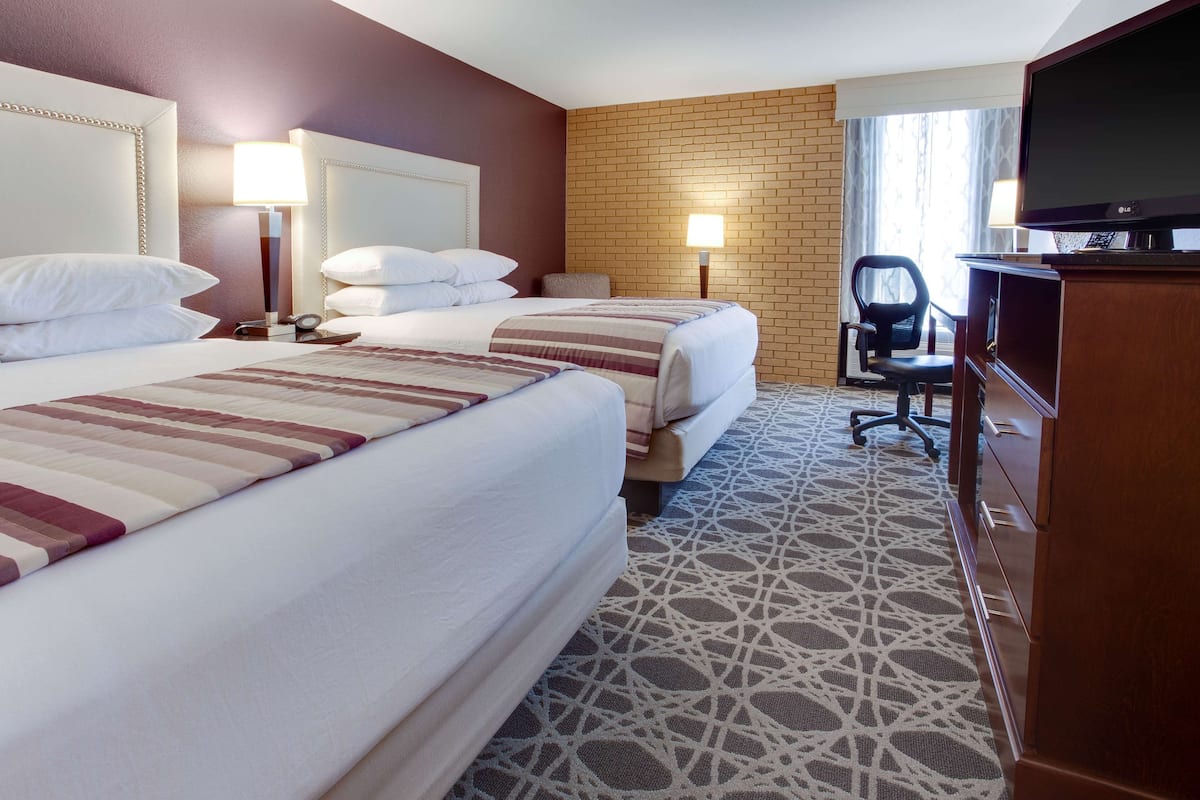 1 bedroom, desk, laptop workspace, blackout curtains