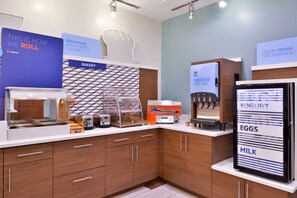 Free daily buffet breakfast - Holiday Inn Express New Orleans - Arts District by IHG (New Orleans)