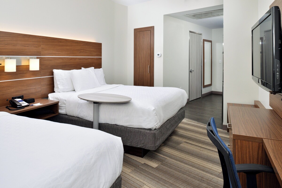 Premium bedding, pillowtop beds, in-room safe, desk