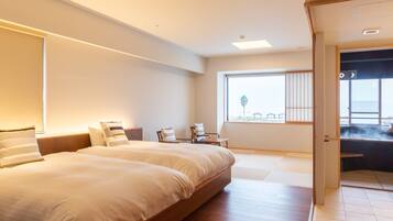 Minibar, in-room safe, desk, free WiFi