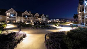 A hotel with a central courtyard, outdoor seating, and a pool area. - Carlsbad Inn Beach Resort (Carlsbad)