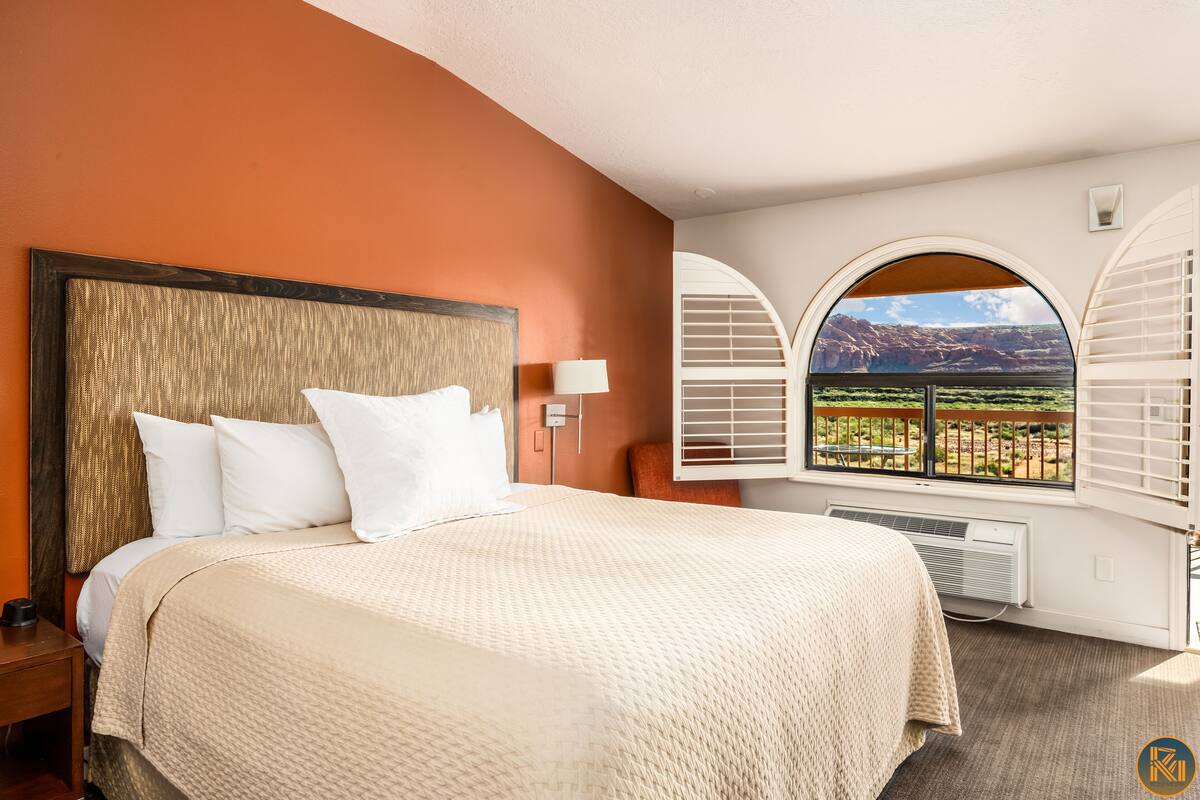 Habitación, 1 cama King size, vista a la montaña | Ropa de cama de alta calidad y caja de seguridad en la habitación 