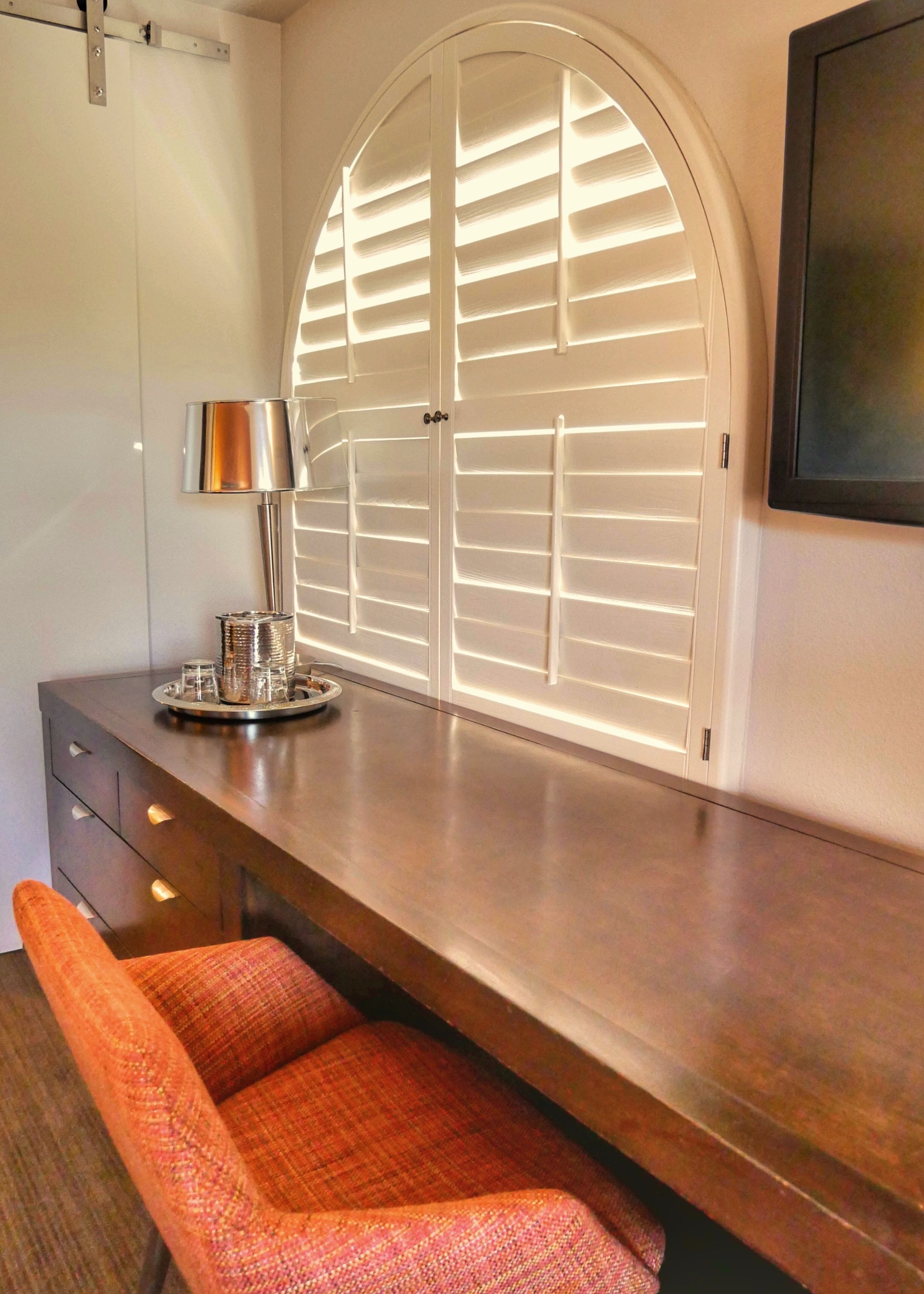 premium bedding, in-room safe, desk, laptop workspace