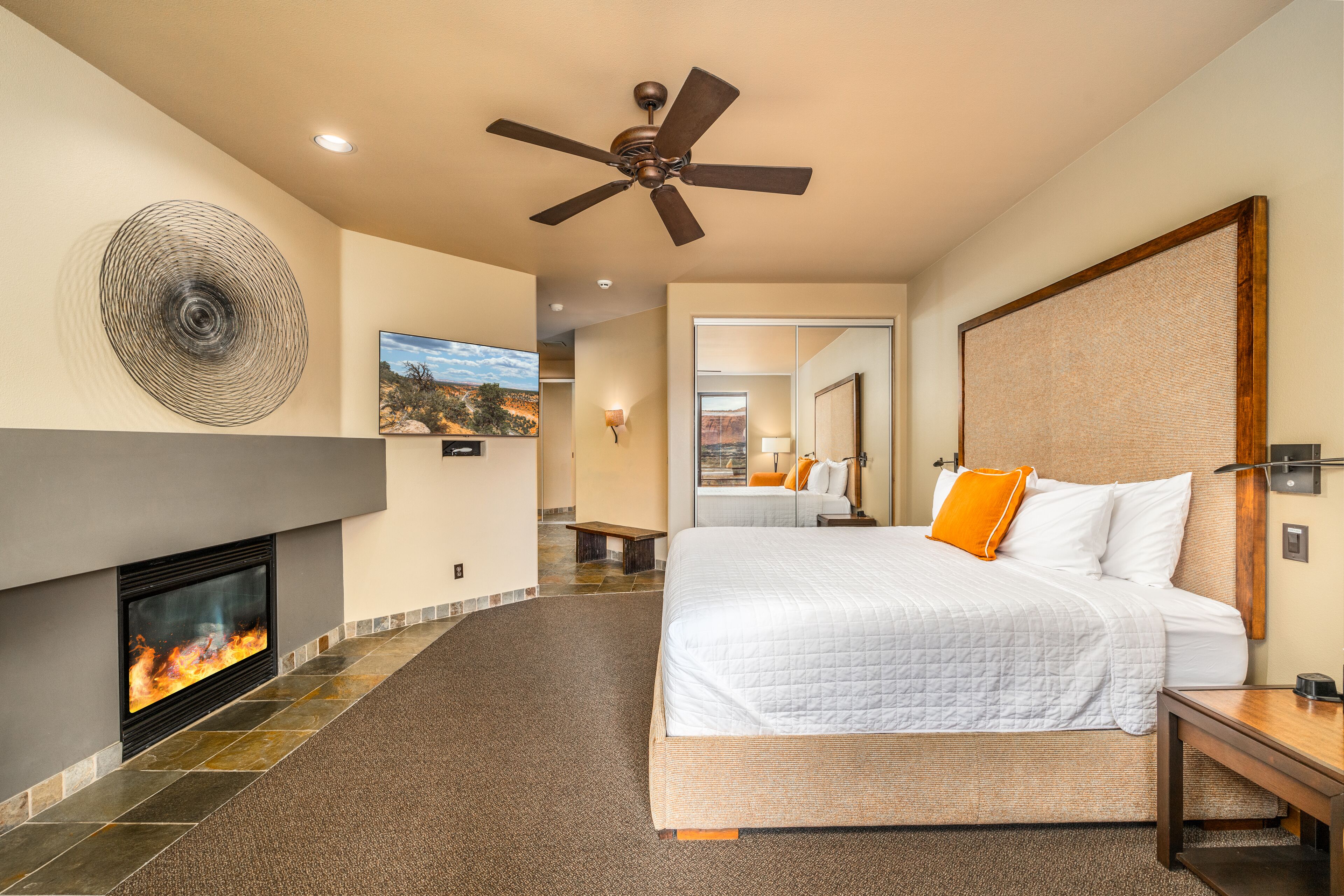 villa, 1 king bed (suite) | premium bedding, in-room safe, desk, laptop workspace