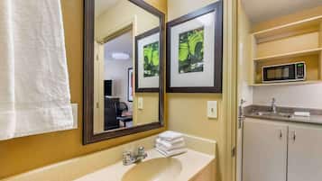 Studio, 1 Queen Bed, Non Smoking | Bathroom | Combined shower/tub, free toiletries, towels