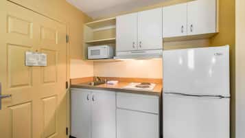 Studio, 2 Double Beds, Non Smoking | Desk, free WiFi, bed sheets