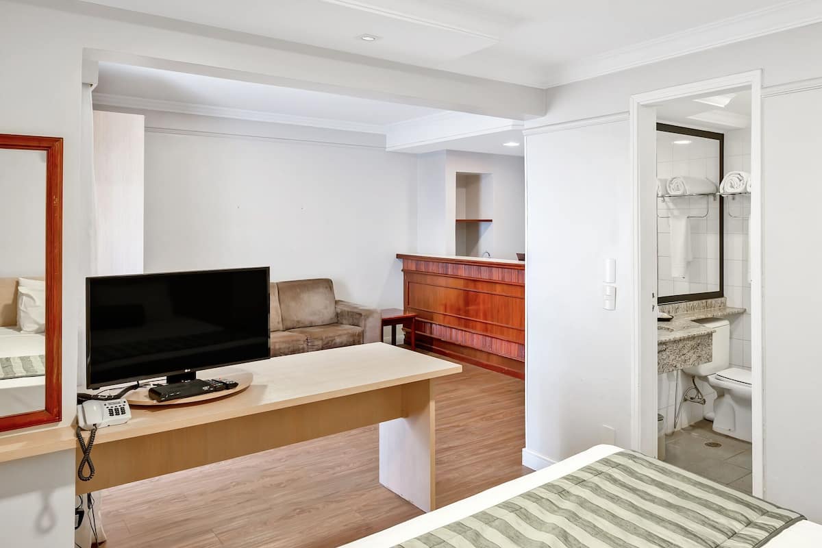 Hypo-allergenic bedding, minibar, in-room safe, desk