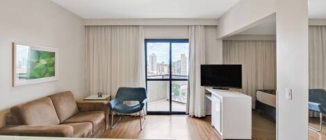 Allergikerbettwaren, Minibar, Zimmersafe, Schreibtisch