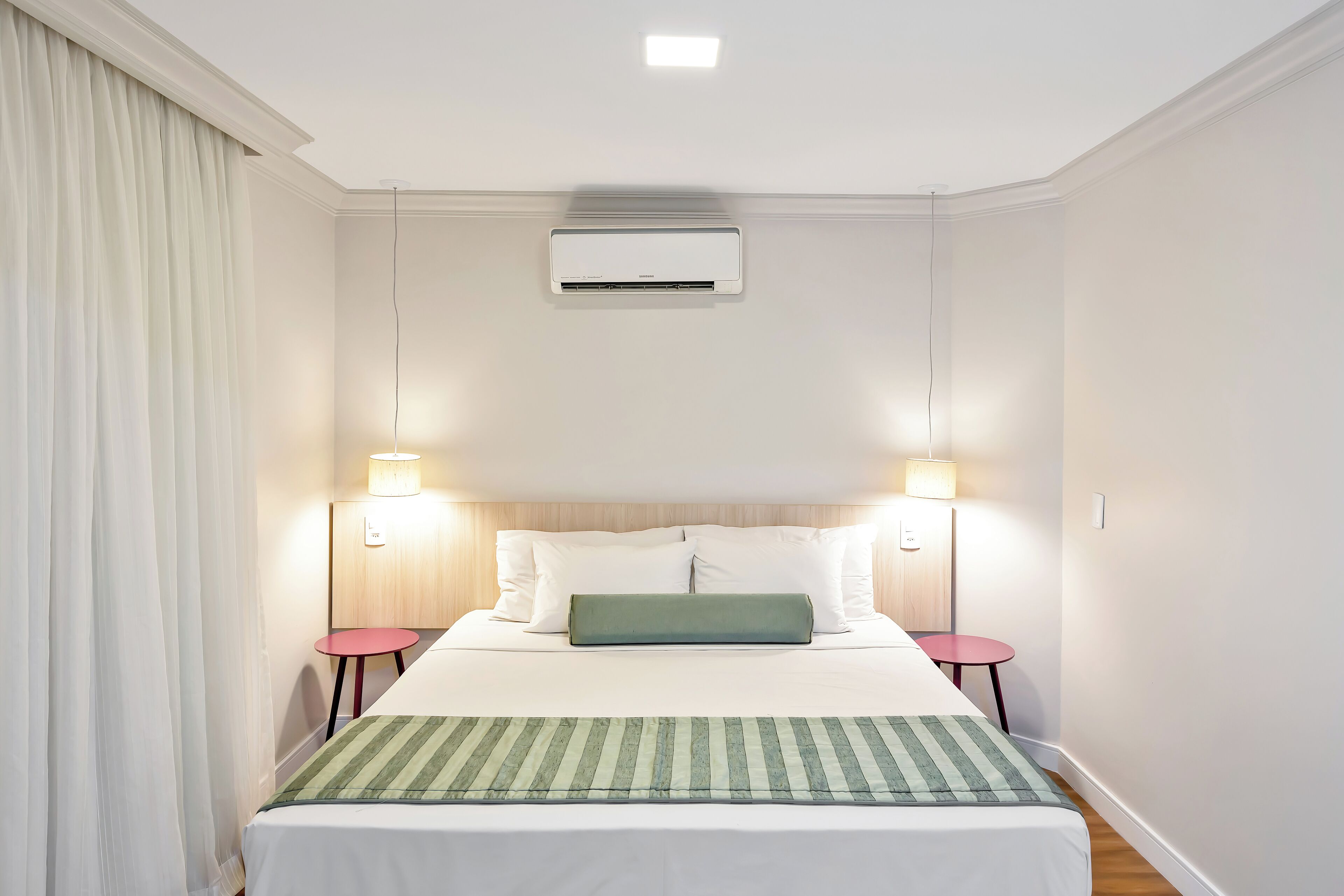 Suite estudio junior | Ropa de cama hipoalergénica, minibar, caja fuerte y escritorio