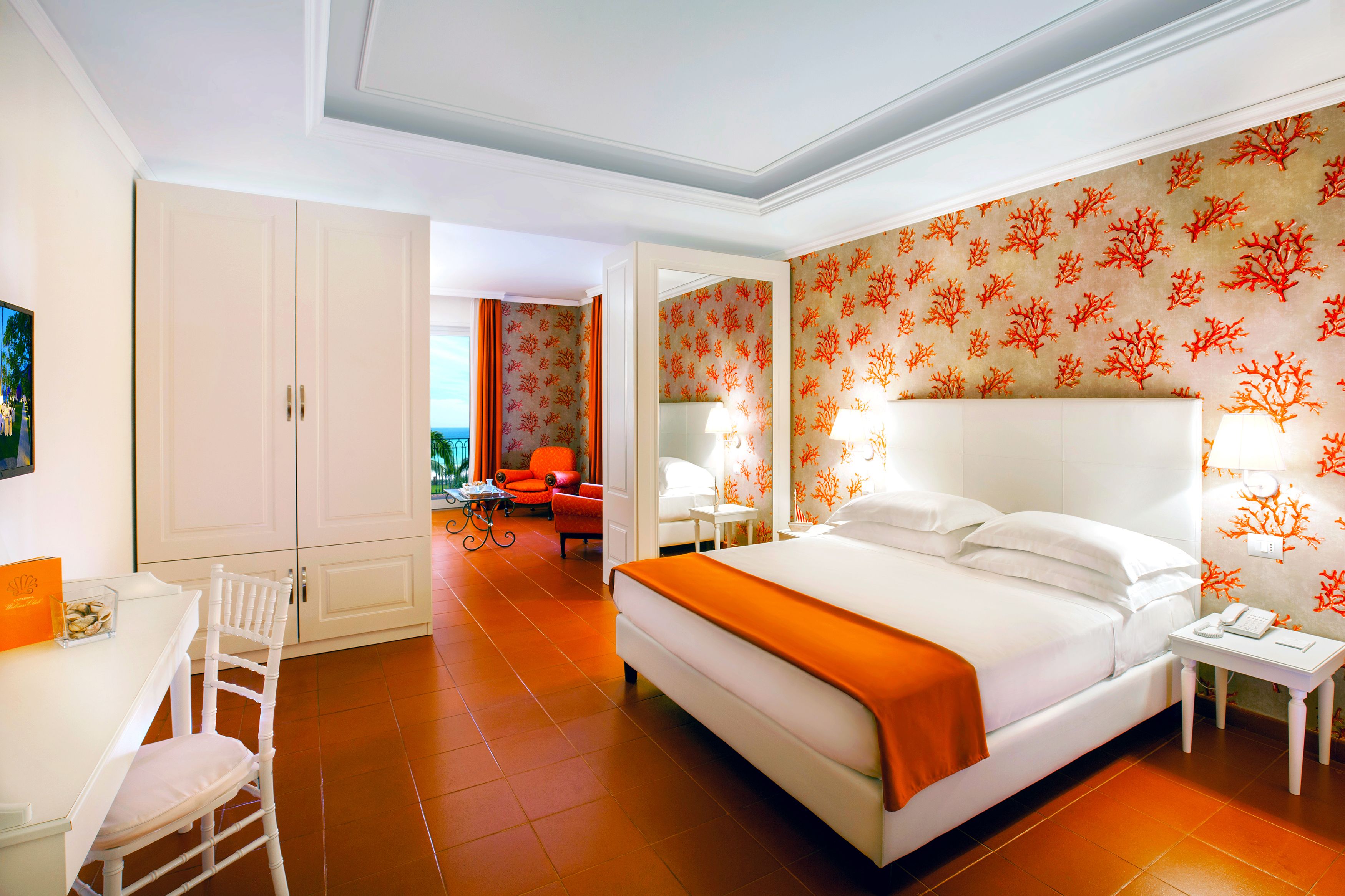 junior suite | minibar, in-room safe, desk, soundproofing