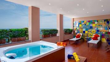 Minibar, coffres-forts dans les chambres, bureau, chambres insonorisées