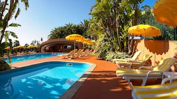 Seasonal outdoor pool, pool umbrellas, sun loungers