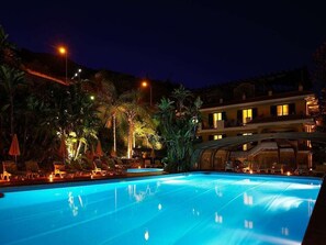 Seasonal outdoor pool, pool umbrellas, sun loungers