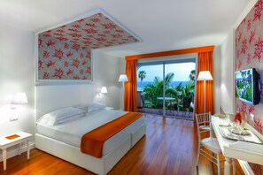 Minibar, in-room safe, desk, soundproofing - Hotel Caparena (Taormina)