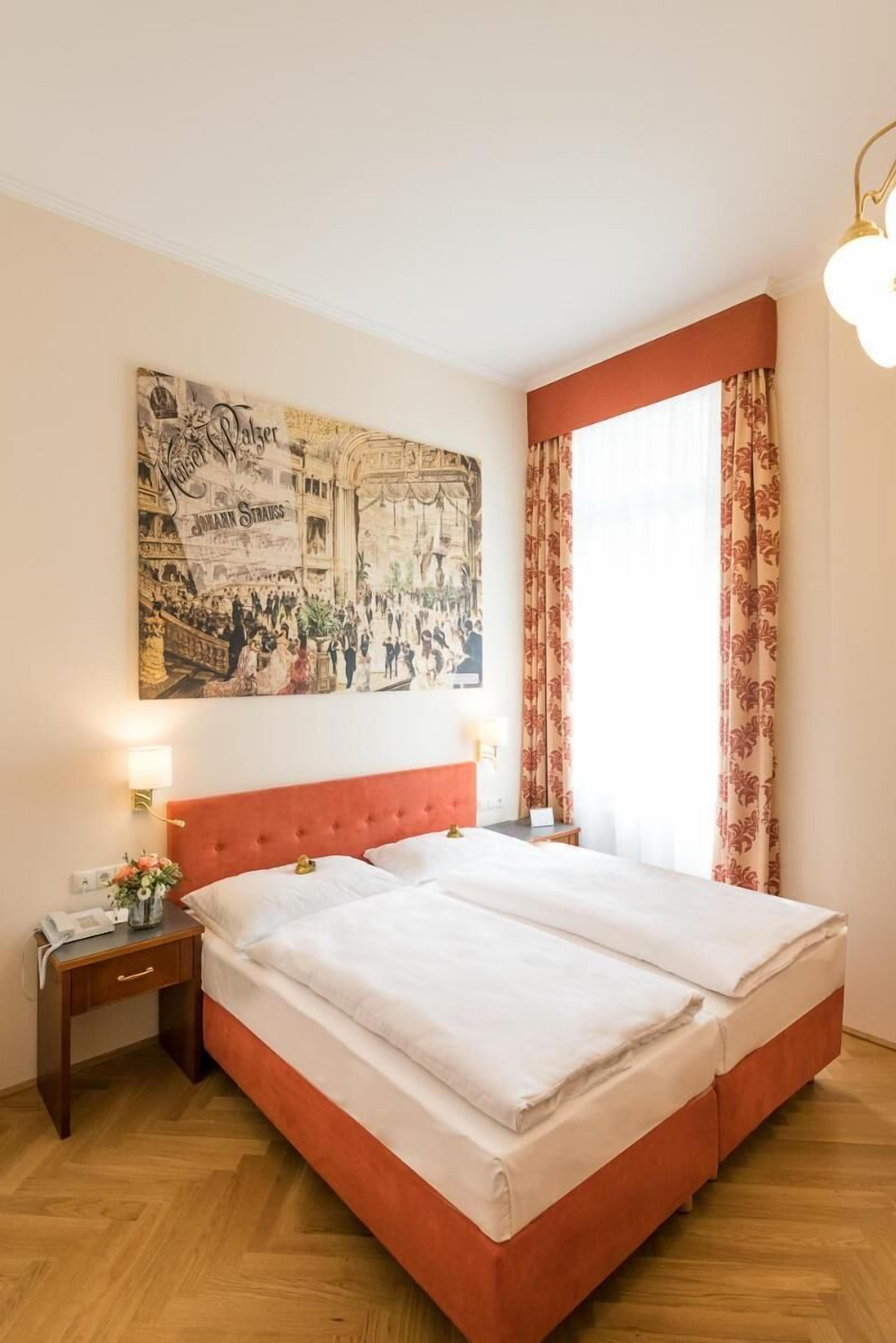 Ropa de cama de alta calidad y minibar 