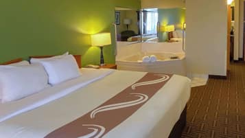 1 King Bed with Jetted Tub/ Non-Smoking | 办公桌、遮光窗帘、隔音、熨斗/熨衣板