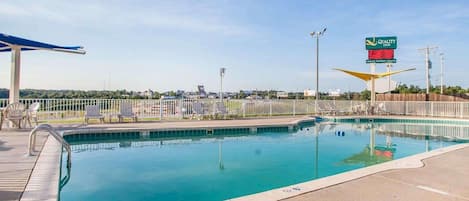 Piscine couverte, piscine extérieure