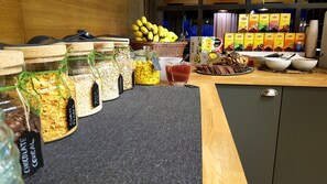 Petit déjeuner complet compris