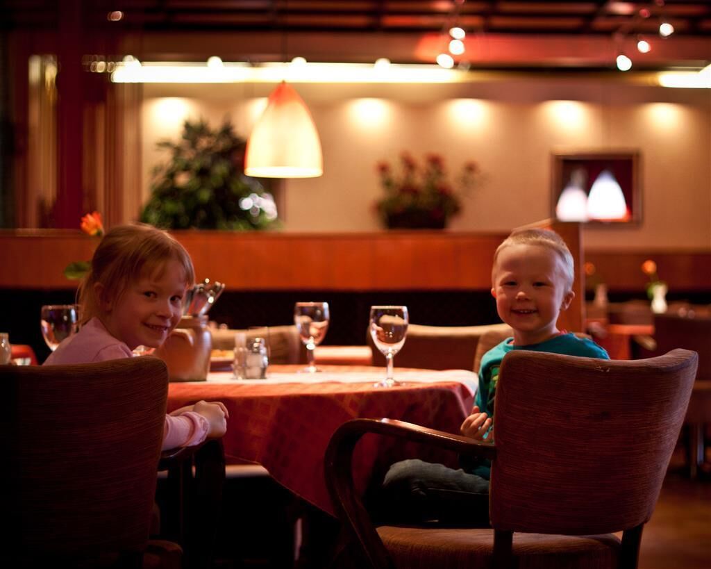 Breakfast and lunch served