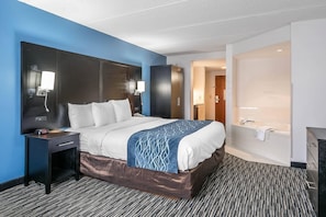 In-room safe, desk, blackout drapes, iron/ironing board - Comfort Inn University (Gainesville)