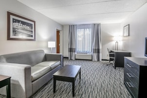 Caja de seguridad en la habitación, escritorio y cortinas blackout