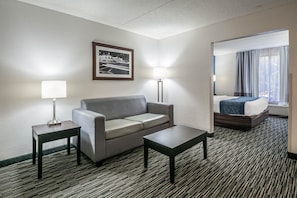 Caja de seguridad en la habitación, escritorio y cortinas blackout