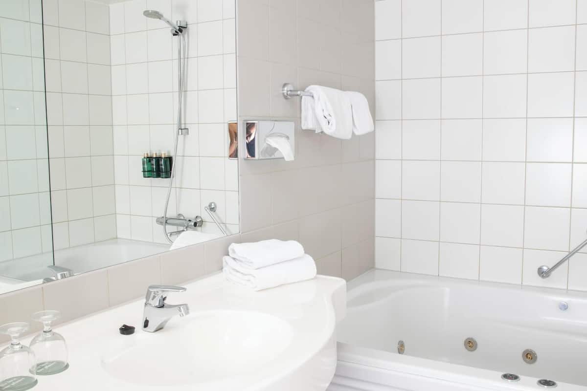 deep-soaking bathtub, hair dryer, heated floors, towels