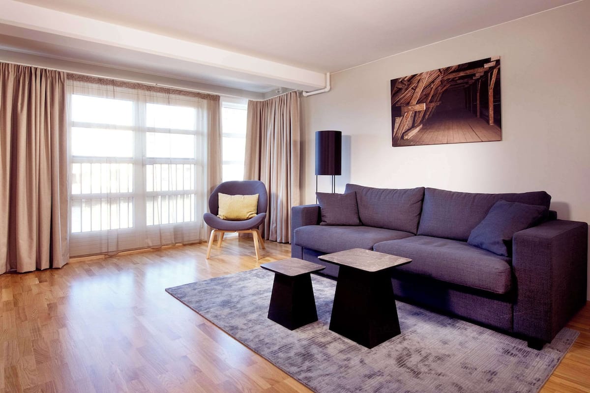 Junior Suite, Non Smoking | 1 bedroom, blackout drapes, iron/ironing board, bed sheets