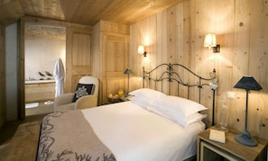 Family Room, Multiple Beds, Non Smoking, Mountain View | Minibar, in-room safe, desk, soundproofing - Hotel Chalet Les Saytels, BW Signature Collection (Le Grand-Bornand)