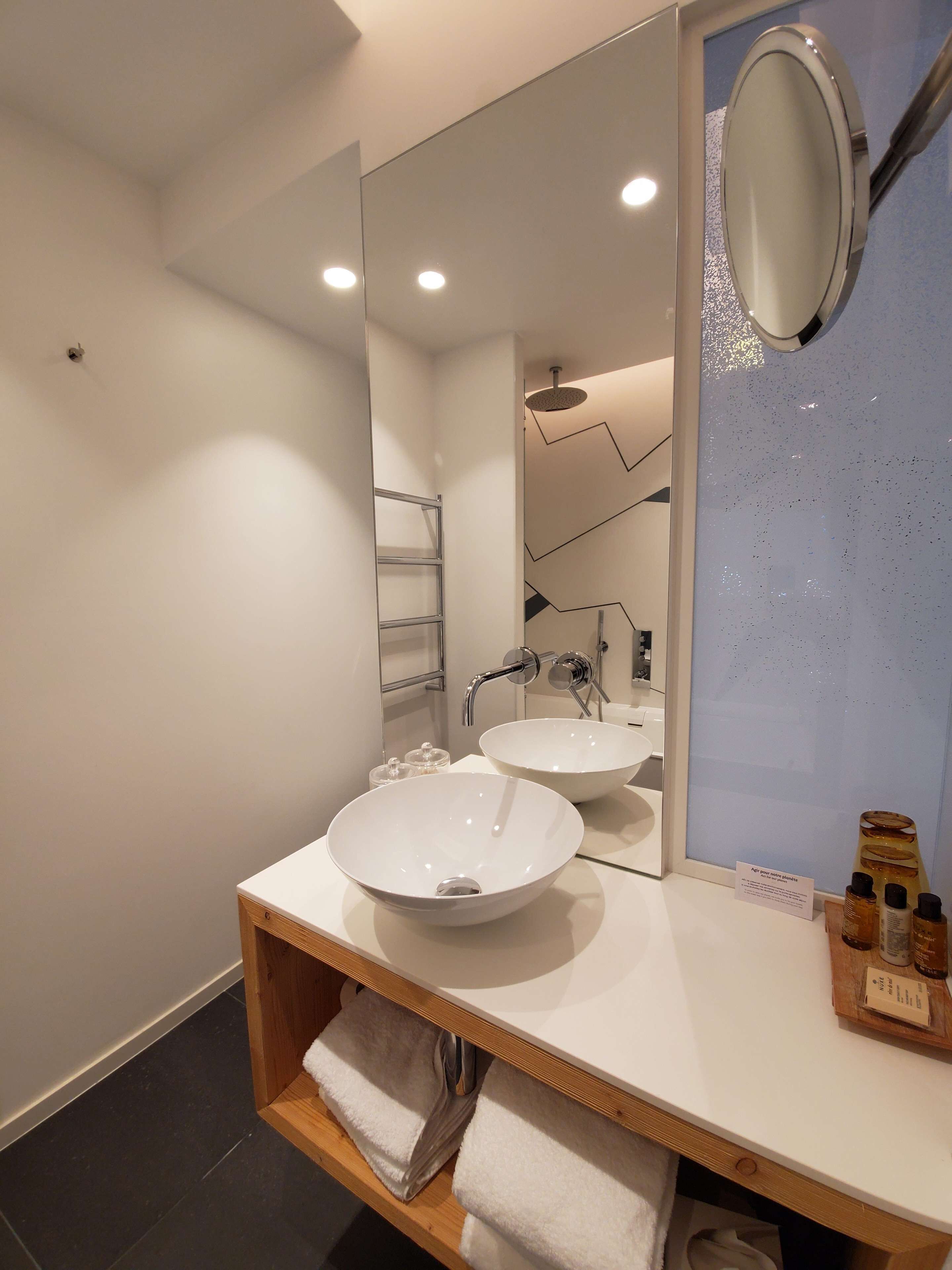 combined shower/bathtub, hair dryer, bathrobes, slippers