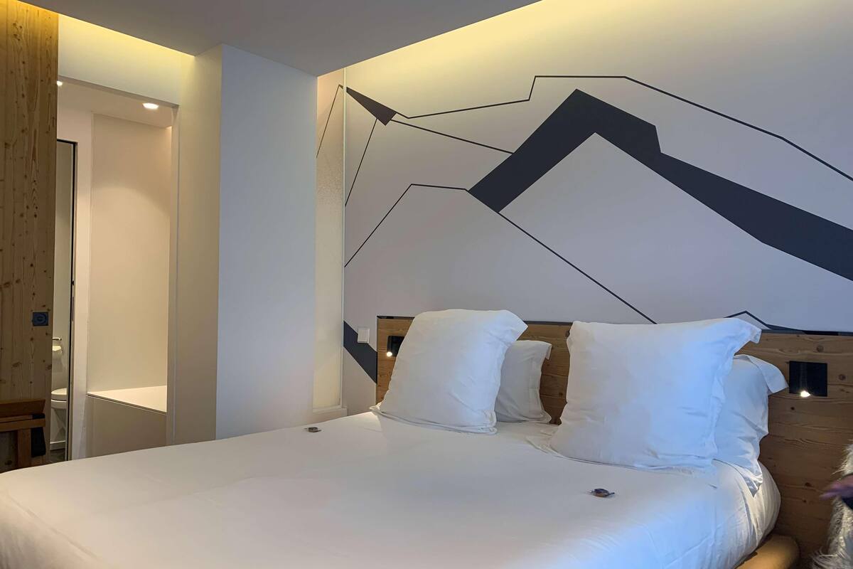 Minibar, caixa forta a l'habitació i escriptori 