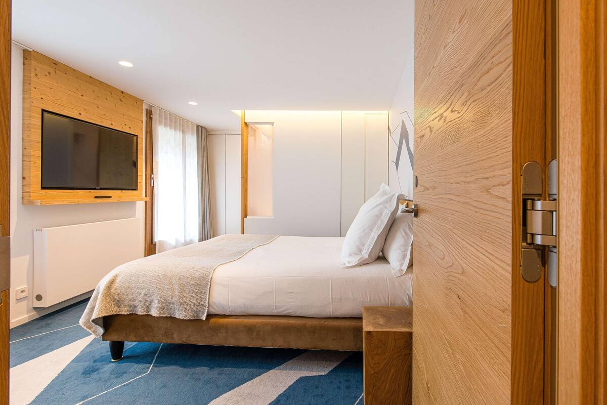 Minibar, caixa forta a l'habitació i escriptori 