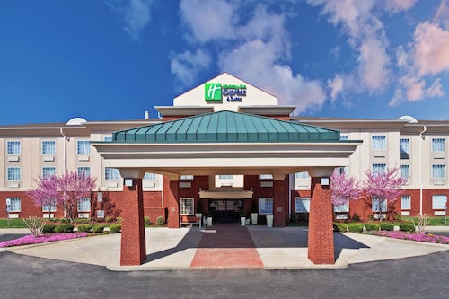 Holiday Inn Express & Suites Manchester by IHG