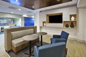 Exterior - Holiday Inn Express & Suites Manchester by IHG (Manchester)