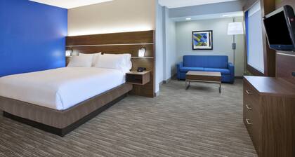 Holiday Inn Express & Suites Manchester by IHG