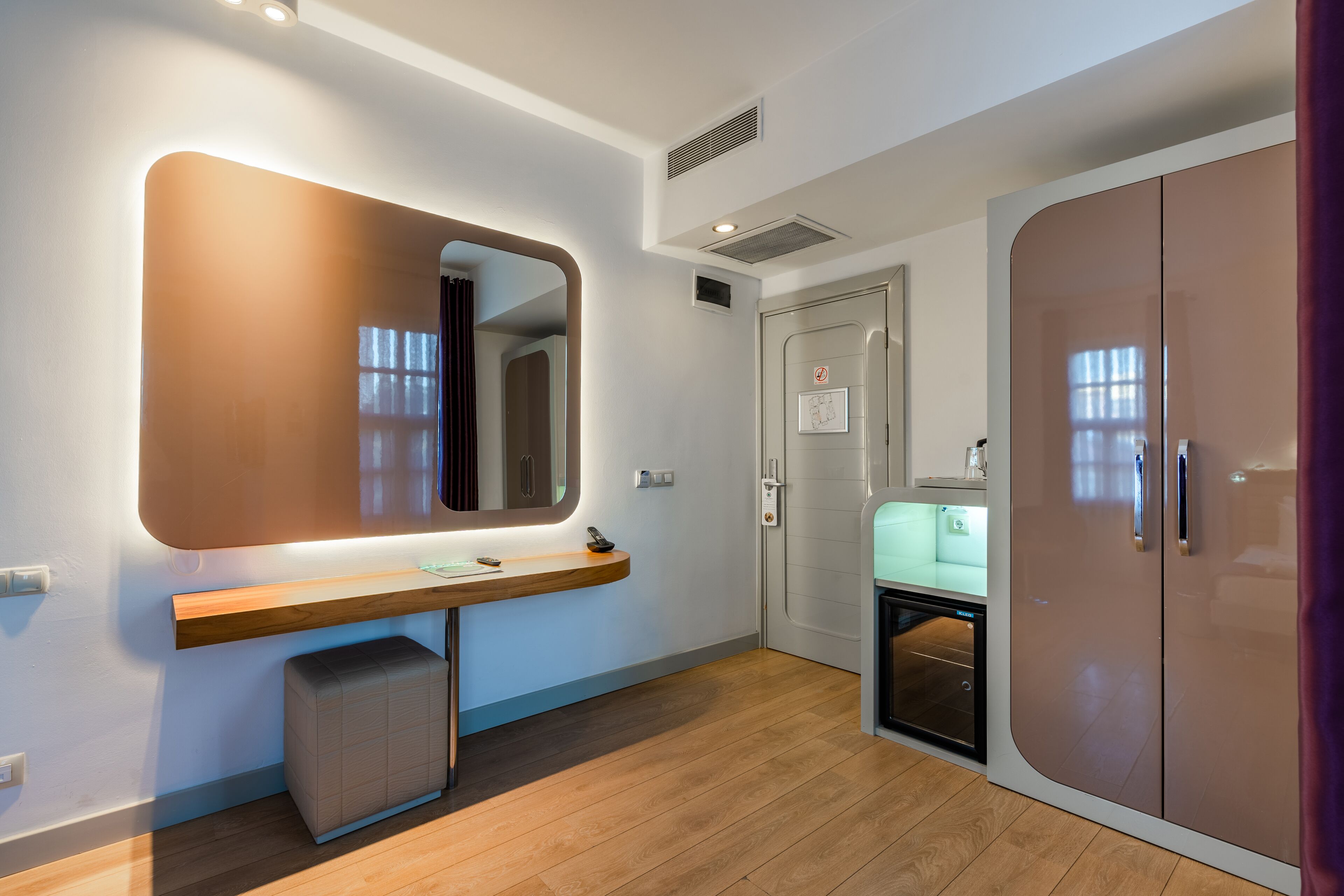 family room | premium bedding, minibar, in-room safe, desk