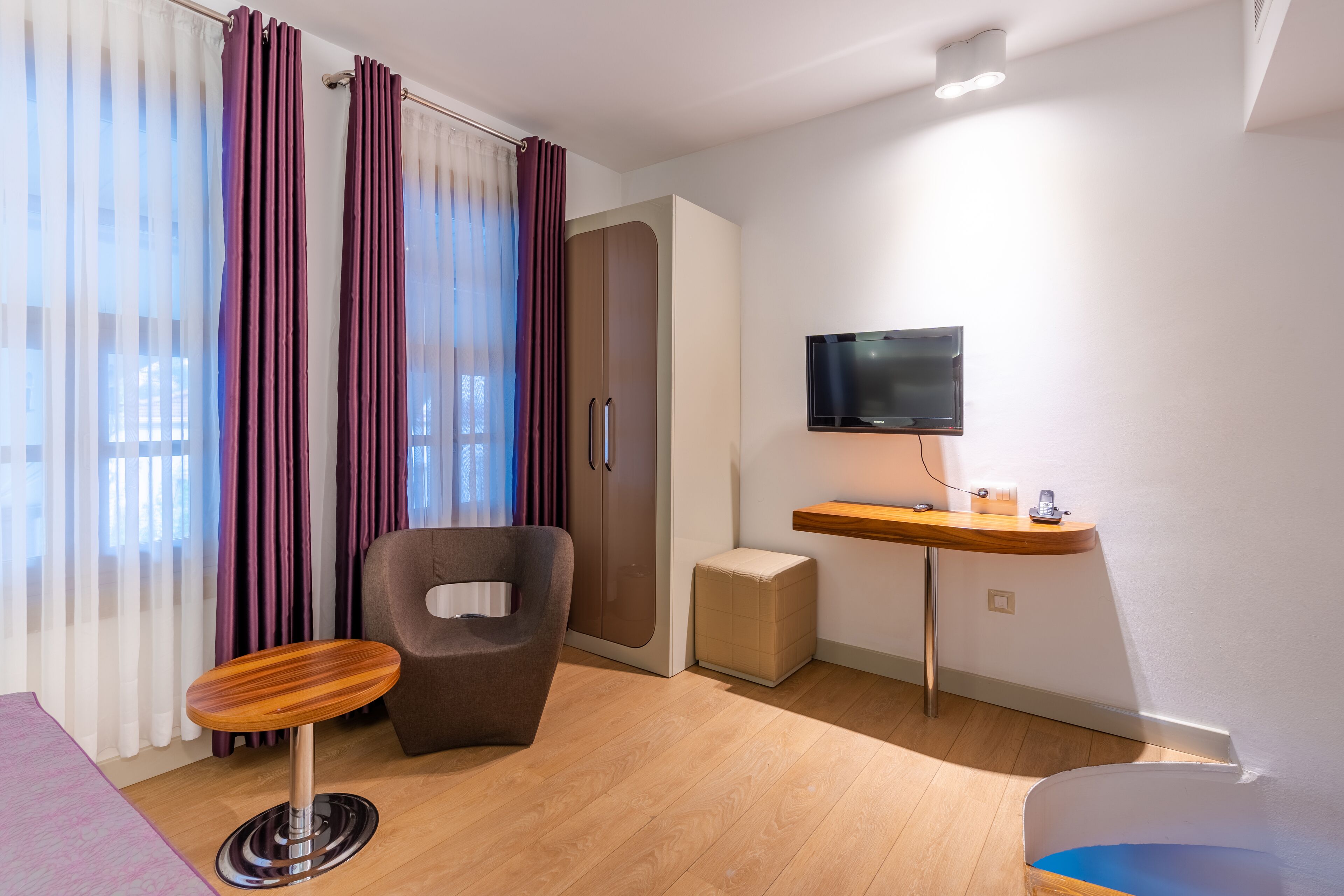 family room | premium bedding, minibar, in-room safe, desk