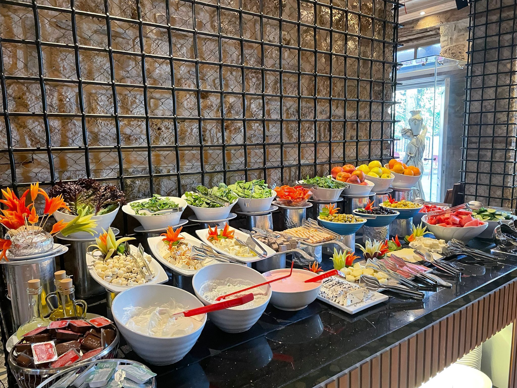Frukost med lokala rätter varje dag mot avgift