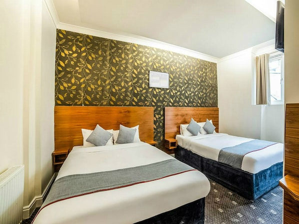 Skrivbord, gratis wi-fi och s ängkläder