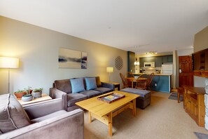 Condo, 1 habitación | Área de sala de estar | Televisión 