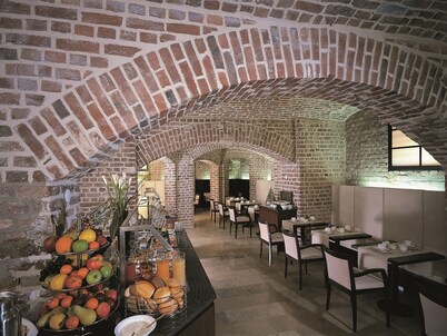BURNS Art Hotel