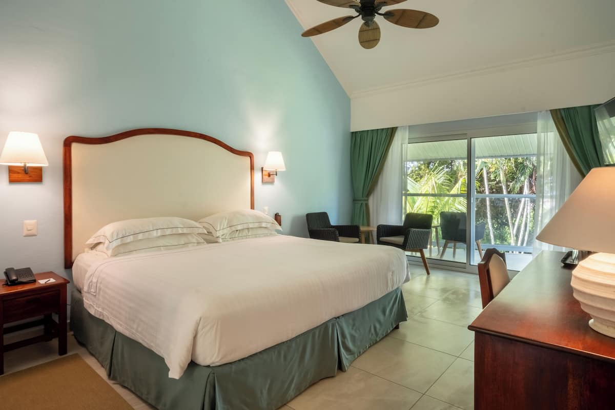 Superior Room | Premium bedding, free minibar, in-room safe, desk
