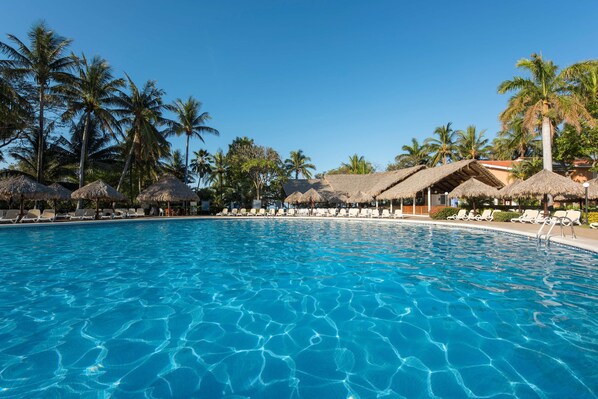Outdoor pool, sun loungers
