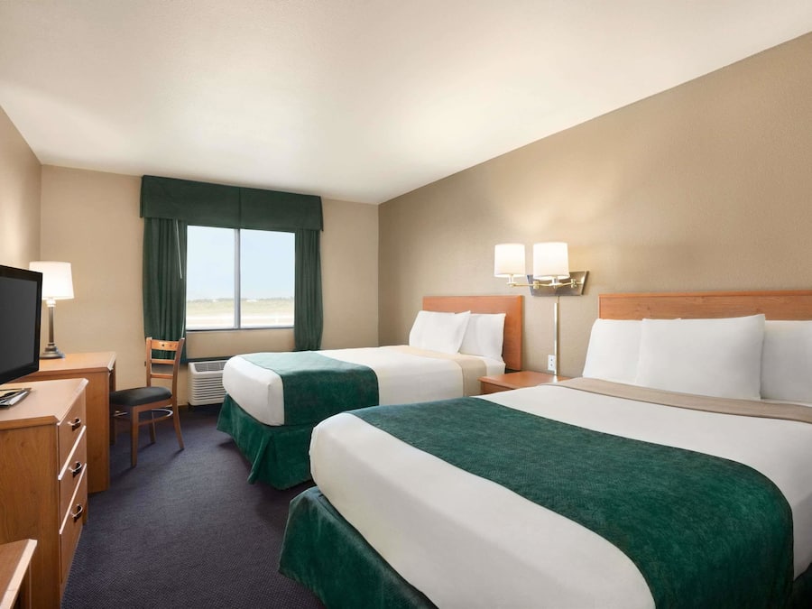 Escrivaninha, ferros/tábuas de passar roupa, Wi-Fi de cortesia