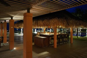 Poolbar