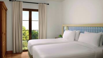 Luxe beddengoed, pillowtop-bedden, een kluis op de kamer, een bureau