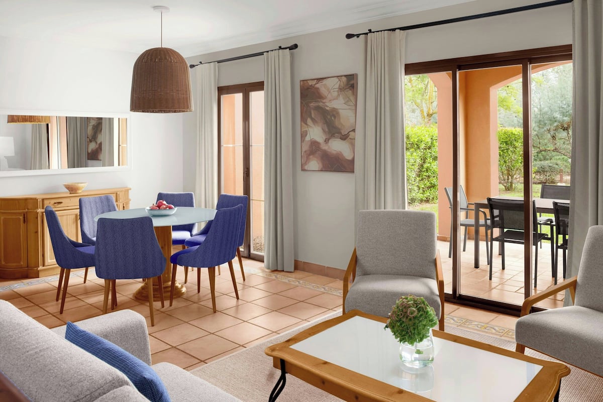 Zimmer, 2 Schlafzimmer, Blick auf die Anlage | Wohnbereich