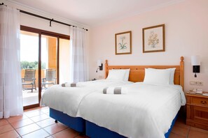Habitación, 3 habitaciones, para no fumadores, vista al resort | Ropa de cama de alta calidad y camas con pillow-top 