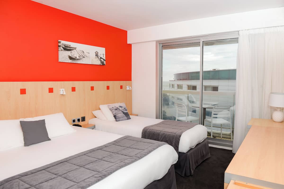 Superior Room, Partial Sea View | In-room safe, laptop workspace, soundproofing, free WiFi