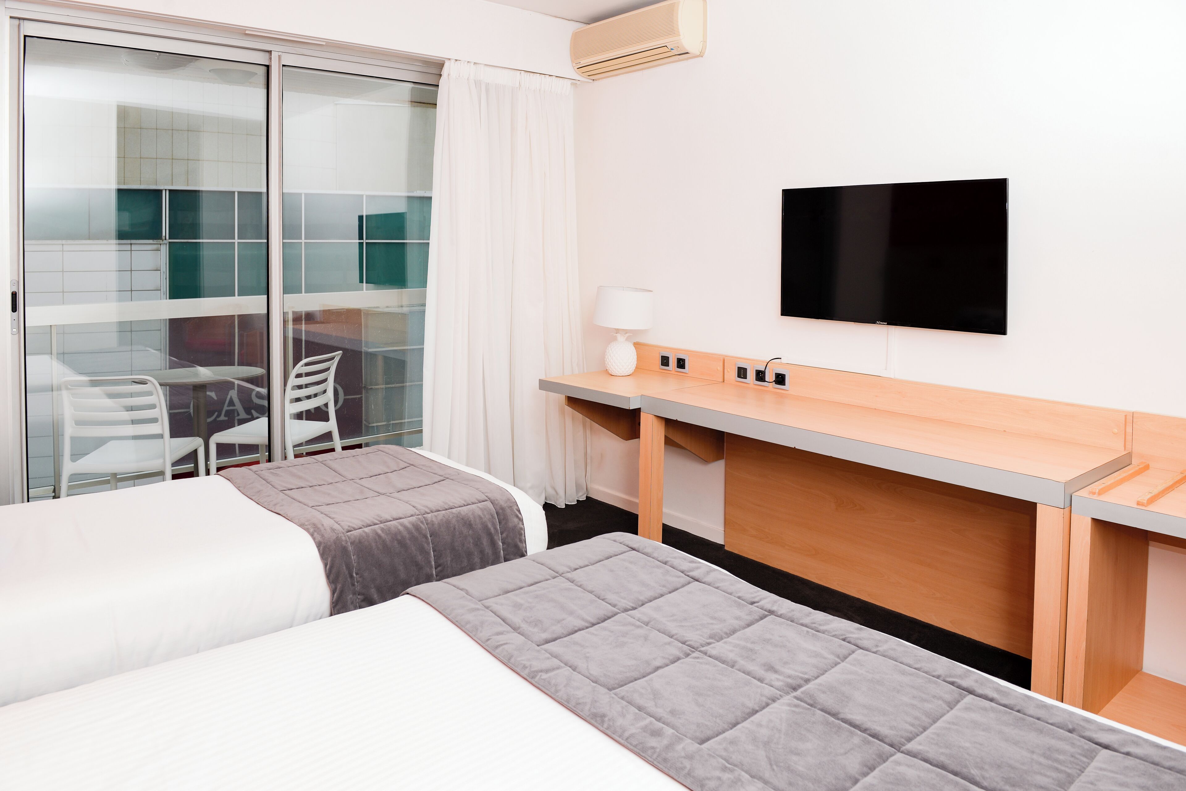 in-room safe, laptop workspace, soundproofing, free wifi